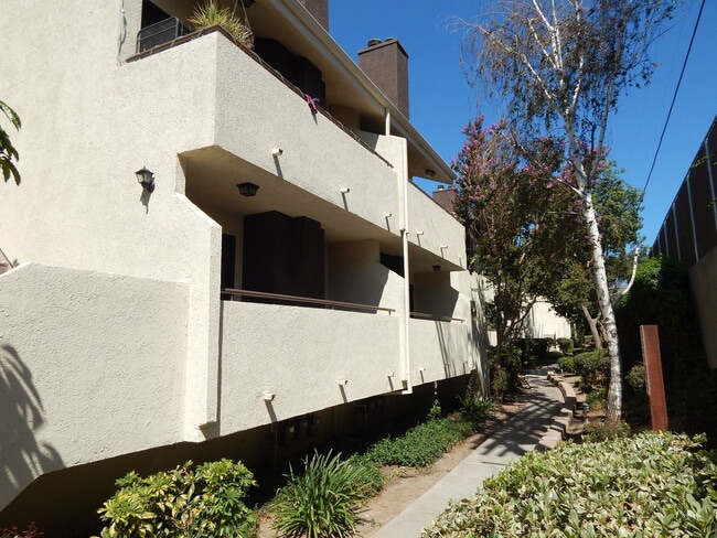 Building Photo - BEAUTIFUL AND SPACIOUS 3 BED CONDO IN SYLMAR
