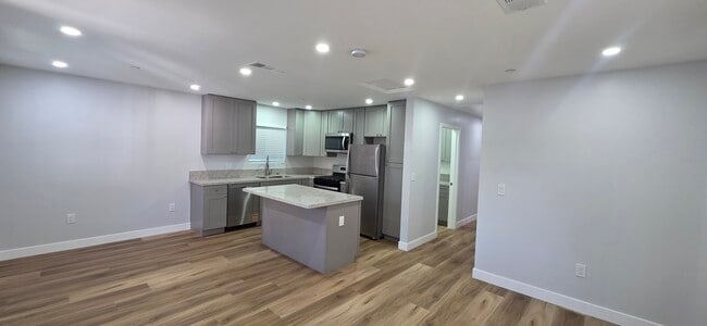 Photo - 1751 N Oxford Ave