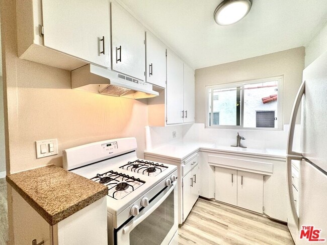 Photo - 1037 S Shenandoah St Unit 7