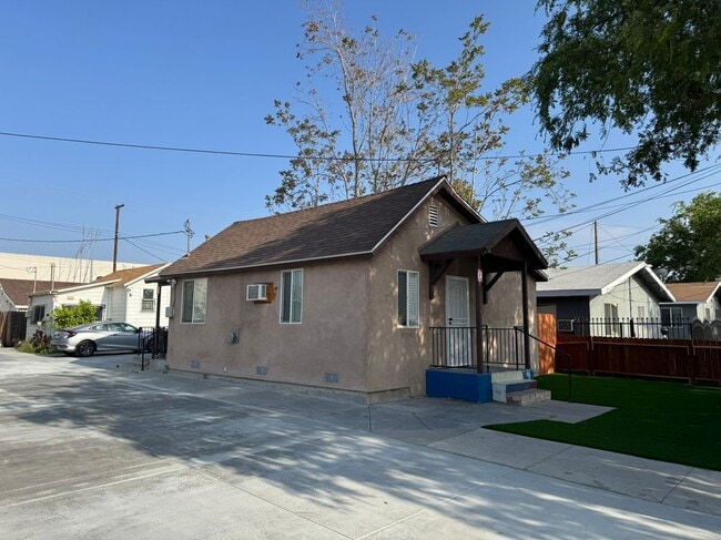Photo - 230 N Inez St Apartment