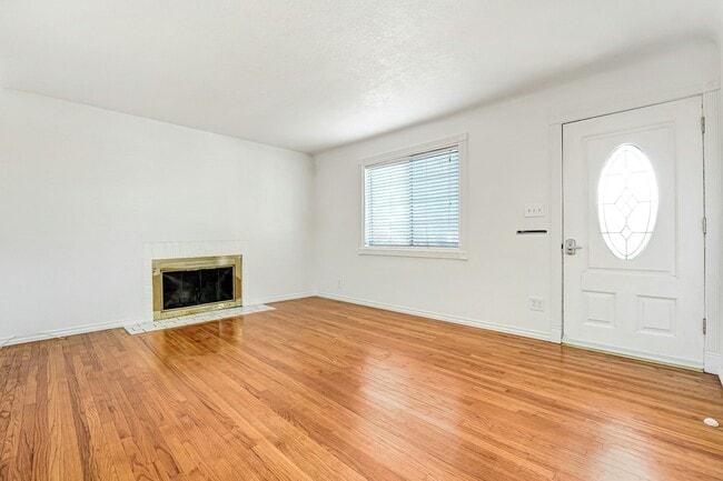 Photo - 14323 Califa St