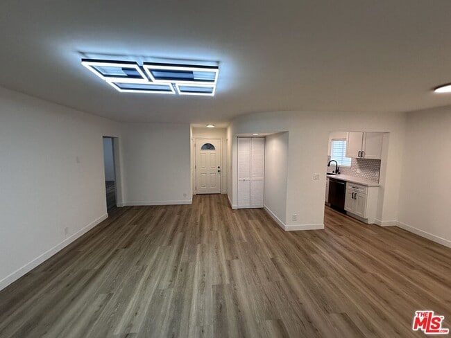 Photo - 314 S Clark Dr