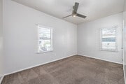 1BR, 1BA - 700SF - Bedroom - 411-417 Walnut Ave