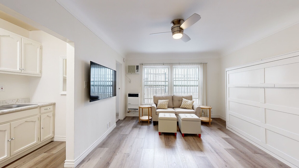 3D Tour - 265 S Manhattan Pl