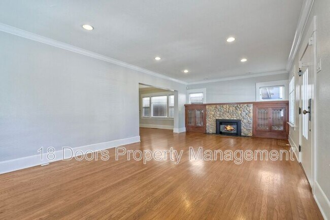 Photo - 4052 Albatross St