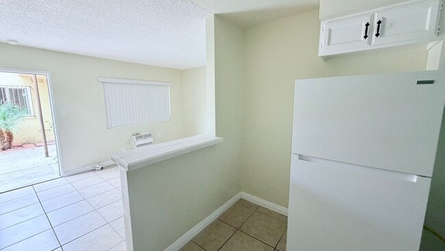 Photo - 810 W Duarte Rd