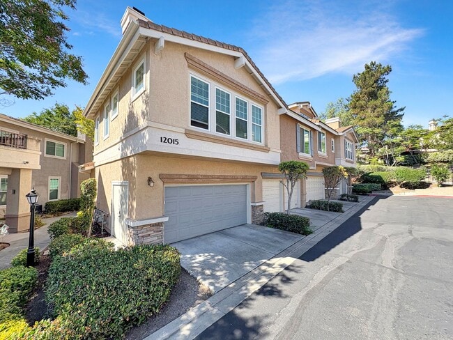Building Photo - Stunning 3B/2.5BA Home in San Diego w/ Fir...