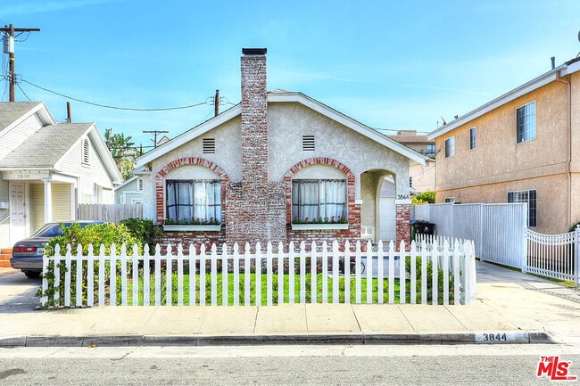 Building Photo - 3844 Goldwyn Terrace