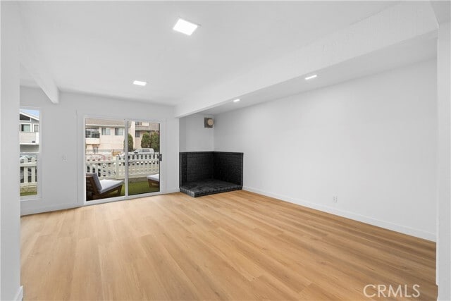 Photo - 421 E Balboa Blvd