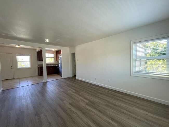 Photo - 4327 McClintock St
