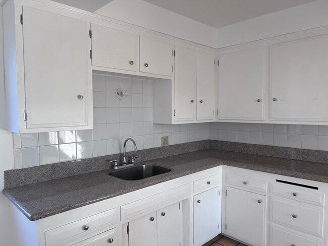 Building Photo - 8129 Otis St Unit Apt. E