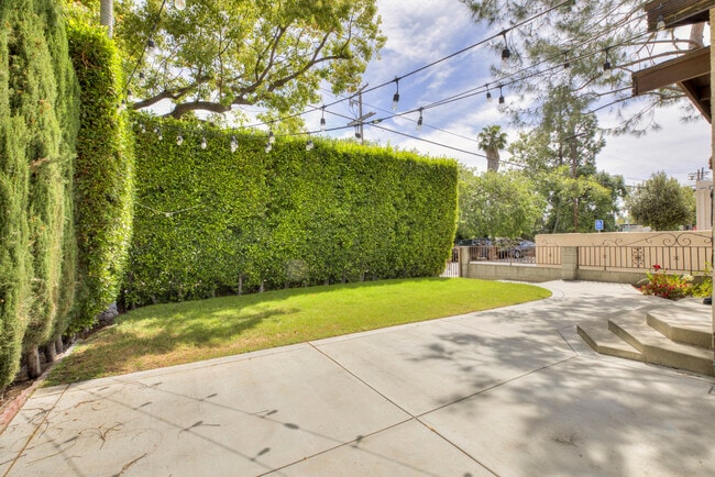 Photo - 247 N Oak Ave