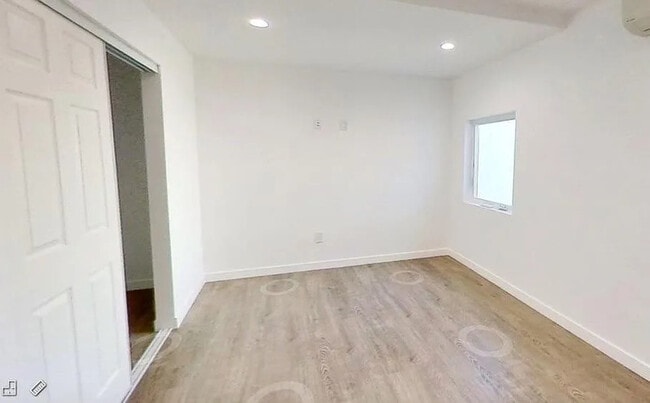 Photo - 570 N Cambridge St