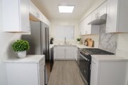 Photo - Fantastic gated 71 units building complex ... Apartments