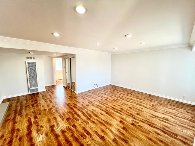 Photo - 924 Gaviota Ave Unit 303