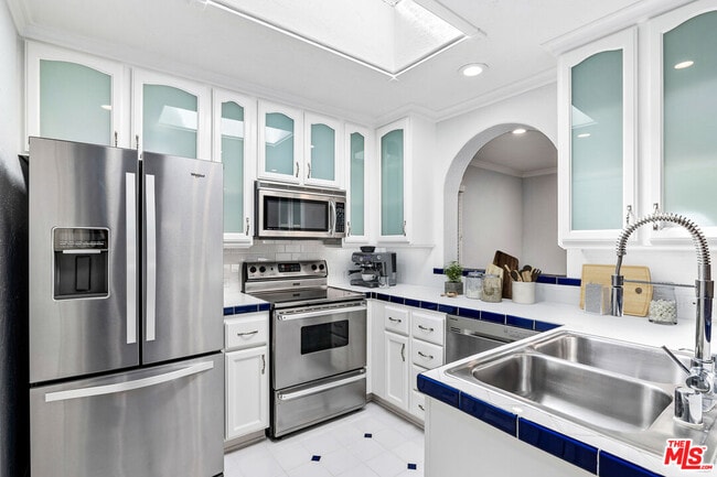 Photo - 916 N Alfred St Unit 6