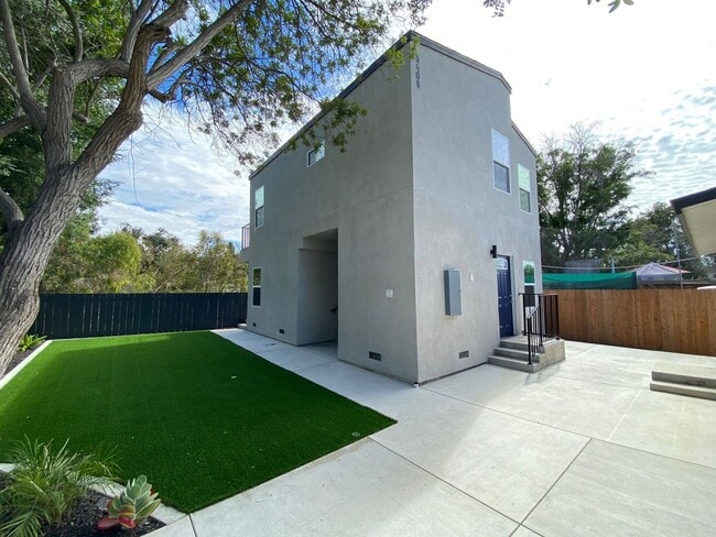 Photo - 5407-5409 Baja Dr Townhome