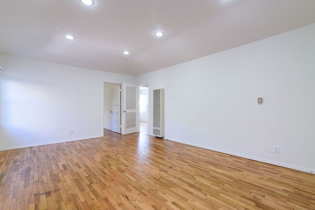 Photo - 10474 Eastborne Ave Unit 10474 1/2