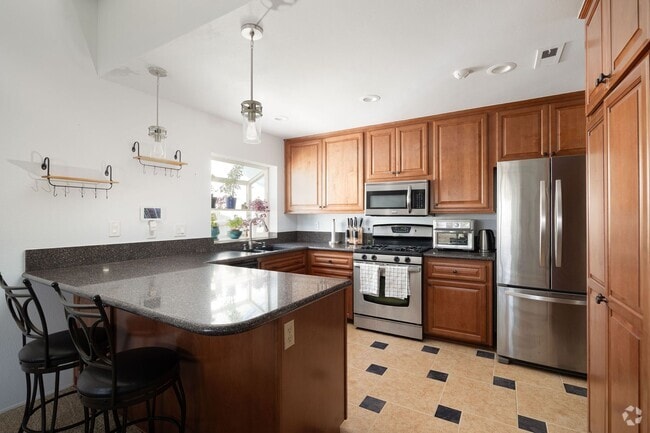 Building Photo - Cozy 3-Bedroom Home Just Walking Distance ...
