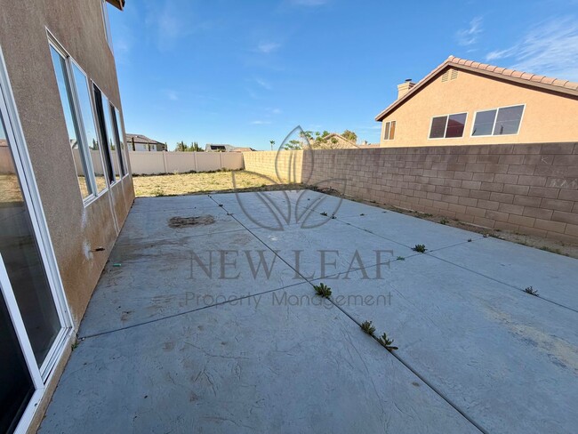 Photo - 4 bedroom 3bath 3 car garage in Victorville