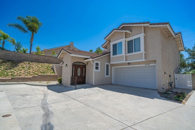 Building Photo - 4 Bedroom Rental Home in Santa Clarita.