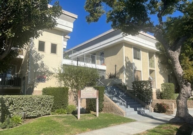 Building Photo - Updated 2nd Floor Corner Unit 17-D Rental