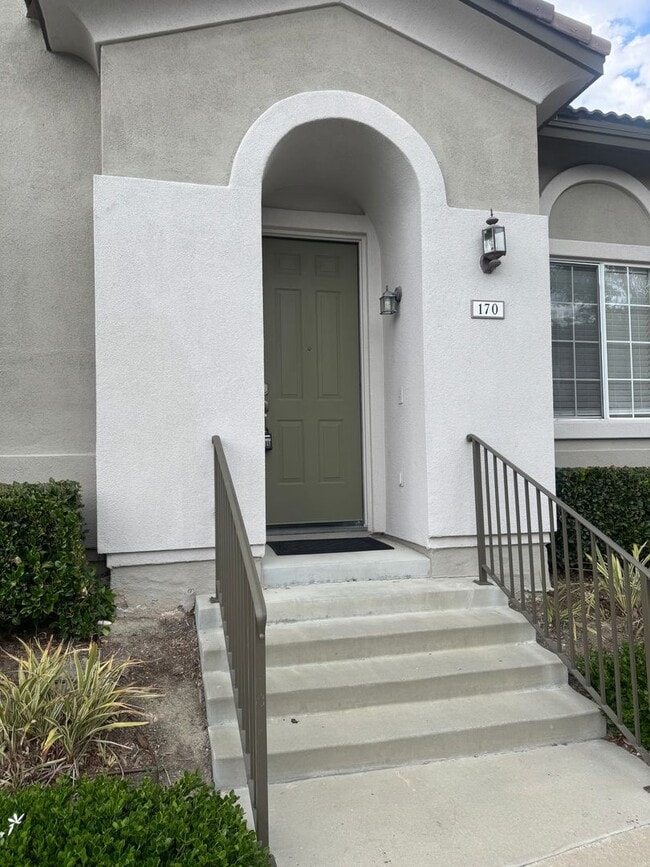 Building Photo - Beautiful 2 Bedroom/2 Bathroom + Bonus Room in Gated Community