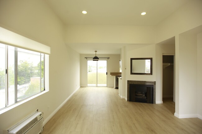 Building Photo - 833 Orange Grove Ave