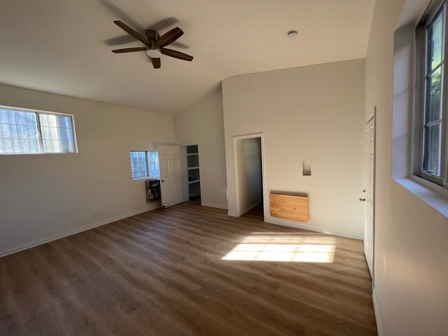 Photo - 1725 Kent St