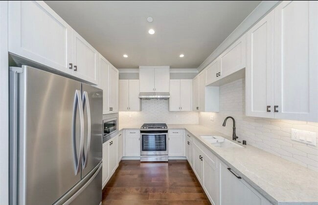 Photo - 139 Alice St Unit 145B