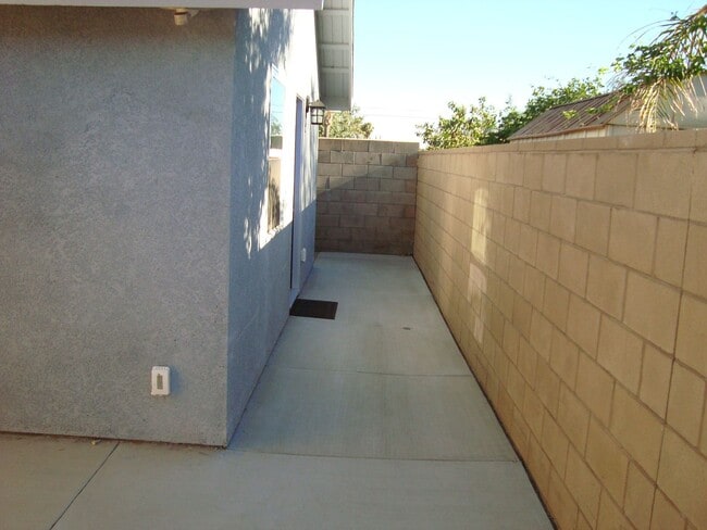 Photo - 615 E 2nd St Unit B