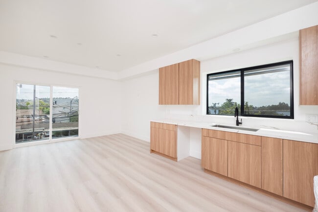 Photo - 1517 Ricardo St