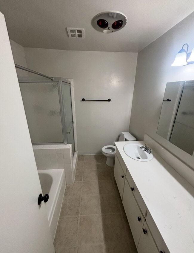 Photo - 1626 N Poinsettia Pl