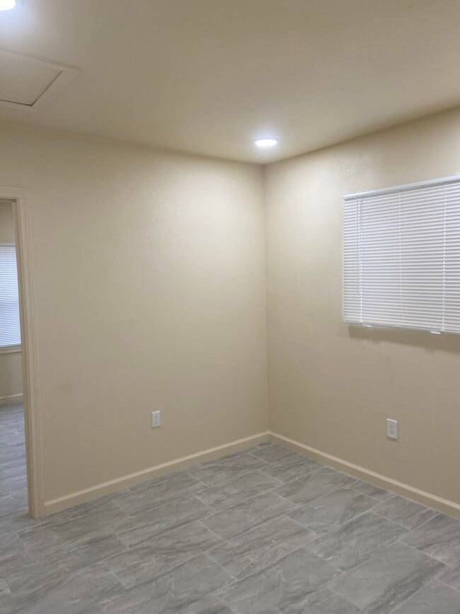 Photo - 7644 Church St