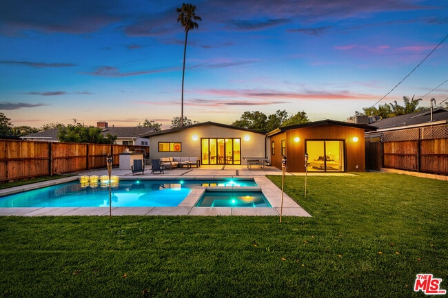 Building Photo - 13542 Valleyheart Dr N