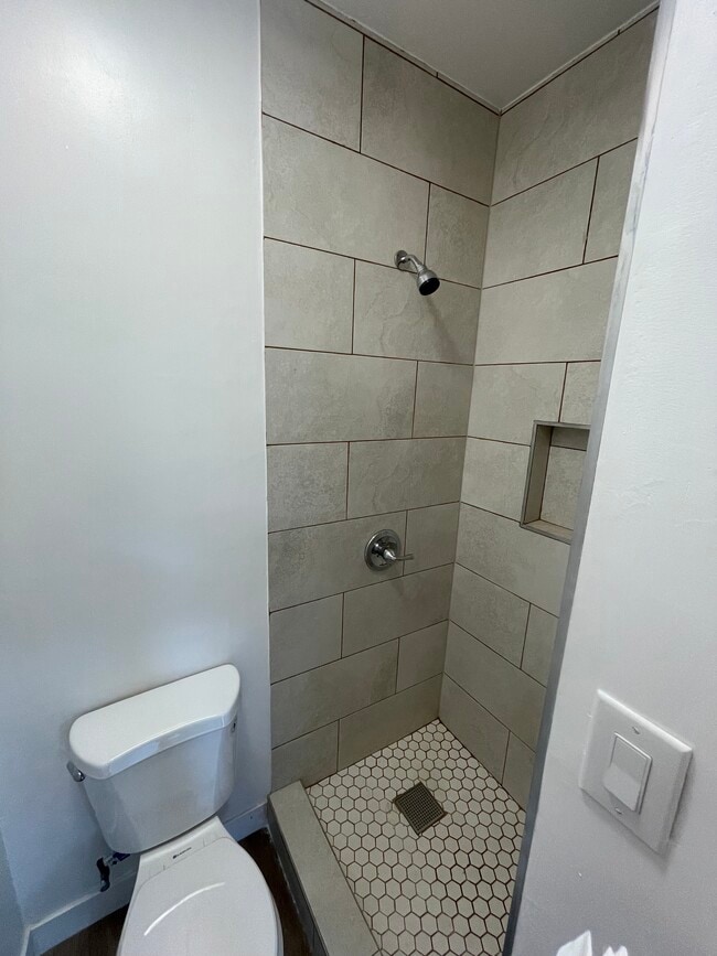 Photo - 9282 Gordon Ave