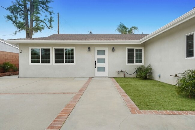 Stunning 3-Bedroom + Den Lease | Brand New... - Stunning 3-Bedroom + Den Lease | Brand New... Townhome