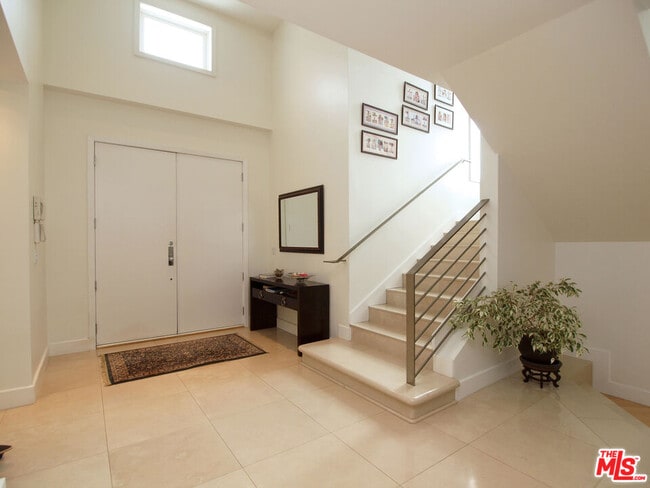 Photo - 269 N Bundy Dr