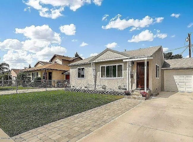 Building Photo - 13927 Leibacher Ave