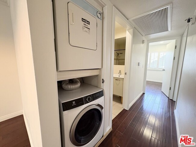 Photo - 957 S Gramercy Dr Unit 202