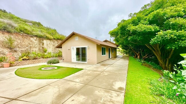 Beautiful, Single Story, Private Entry, De... - Beautiful, Single Story, Private Entry, De... House