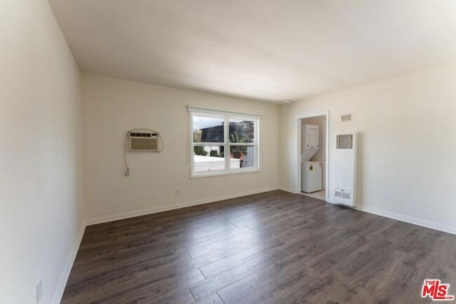 Photo - 10708 1/2 Moorpark Street Unit