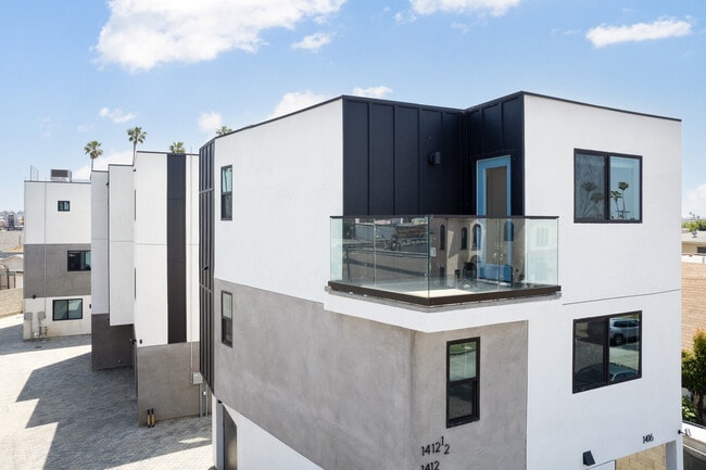 Building Photo - 1416 S Orange Dr