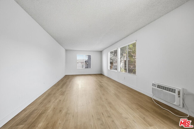 Photo - 1352 S Carmelina Ave Unit 209