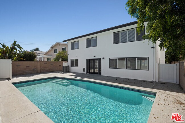 Photo - 18113 Bromley St