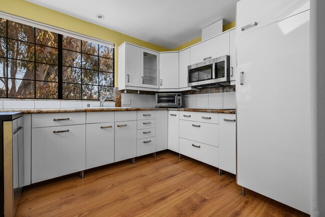 Building Photo - 2913 Union St Unit 2913 1/2