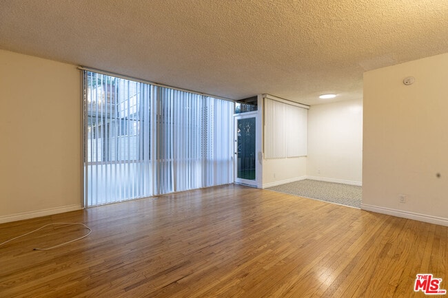 Building Photo - 11133 Rose Ave