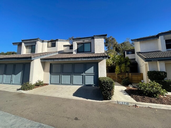 Building Photo - Beautiful townhouse available near Mission...