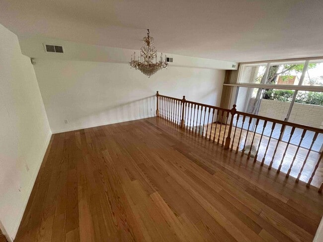 Photo - 5306 Lindley Ave