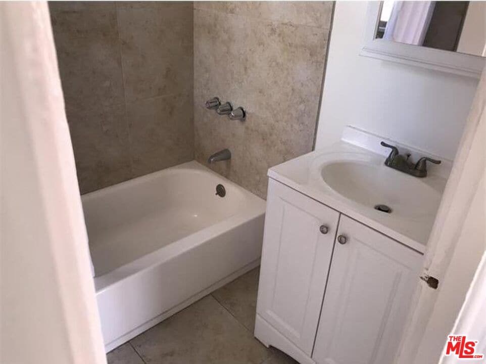 Photo - 246 N Alvarado St